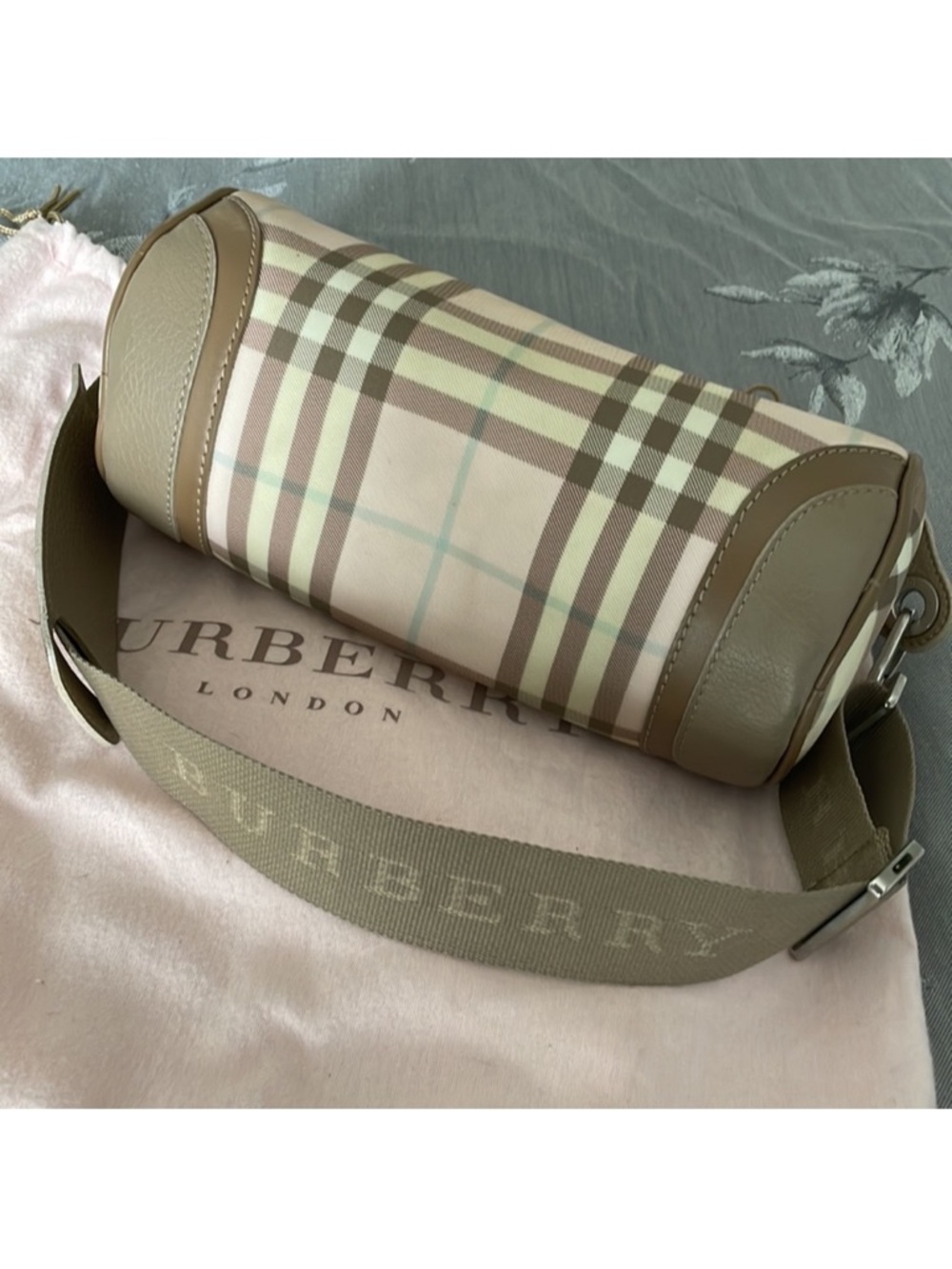 Burberry Nova Lola - Tan and light pink - Picture 2 of 13